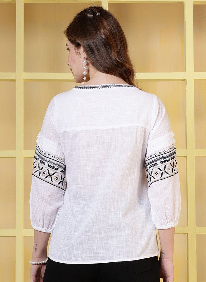 Rue Collection بلوزة قطنية بيضاء مزينة بنقوش عرقية للنساء - Image 5