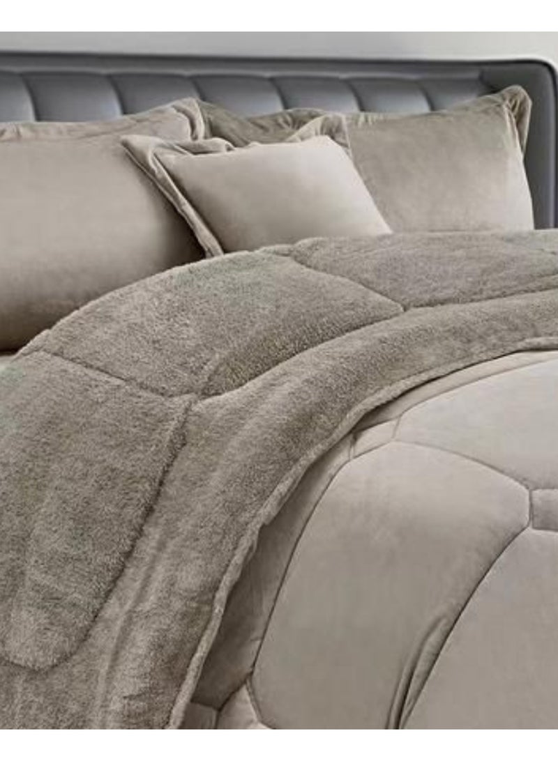 مينجلي مفرش شتوي نفرين نظام وجهين وجه مخمل وجه فرو - طقم مفارش 6 قطع ( 1 مفرش + 1 واقي مرتبة مطاط + 4 أغطية وسائد ديكورية )  مقاس المفرش 230X250 سم ومقاس واقي المرتبة 200×200+40 سم - Image 3