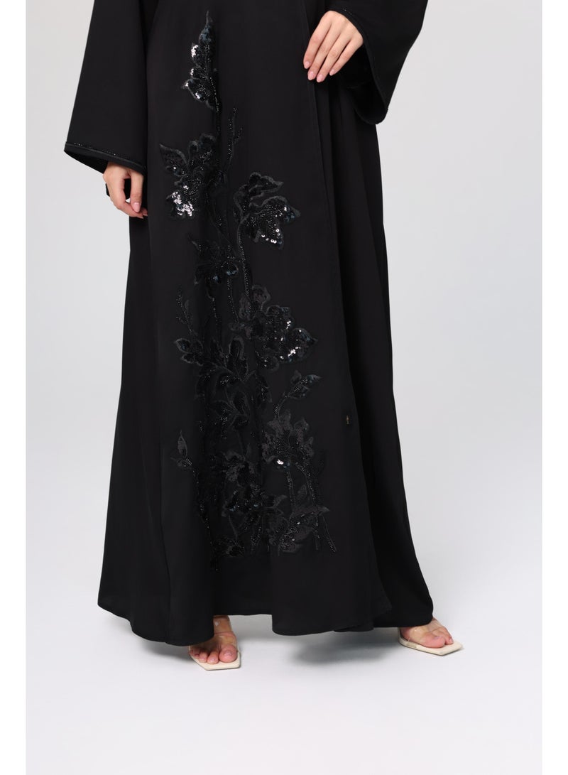 اكسا عباية مطرزة بأكمام مزينة بالخرز بلون سادة - Image 2