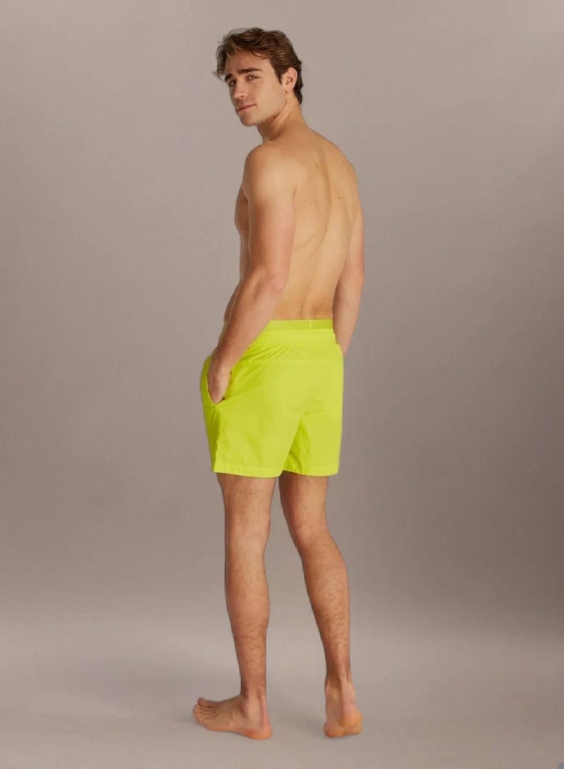 كالفن كلاين جينز شورت سباحة بخصر مزدوج من النايلون الناعم سي كيه - Image 2