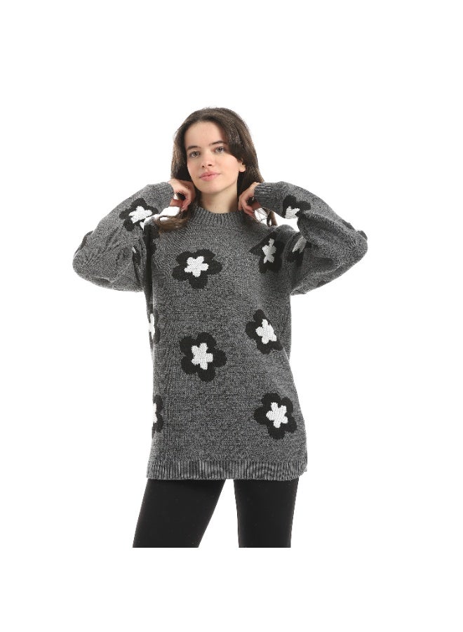 سيزار بلوفر صوف حريمي برقبة دائرية ومزود بنقش وردات - Image 1