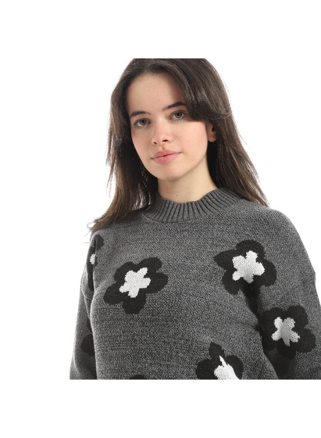 سيزار بلوفر صوف حريمي برقبة دائرية ومزود بنقش وردات - Image 4