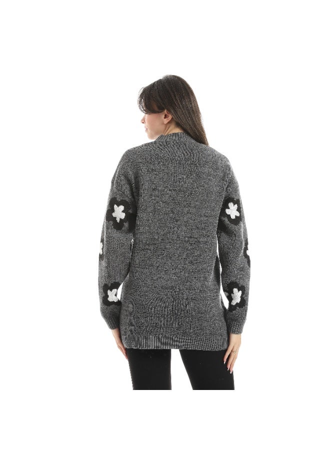 سيزار بلوفر صوف حريمي برقبة دائرية ومزود بنقش وردات - Image 5