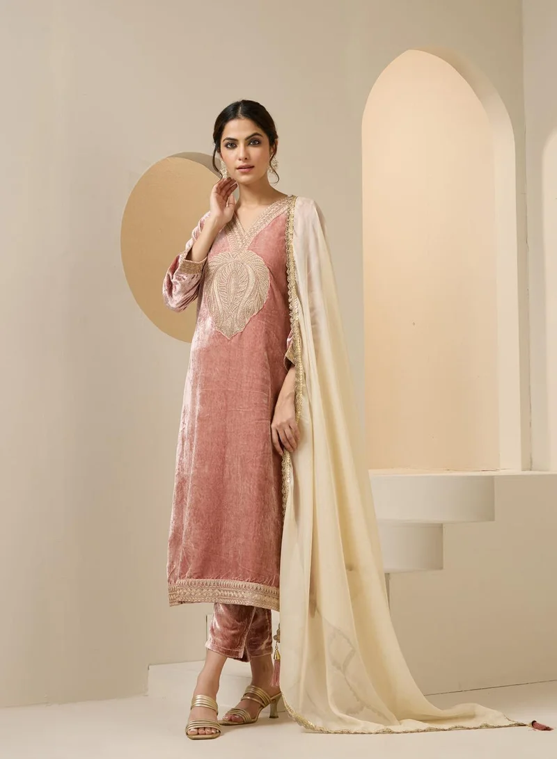 آي شين Women's Pink Velvet Embroidered Tunic Full Length Casual Straight Fit Kurta Set
