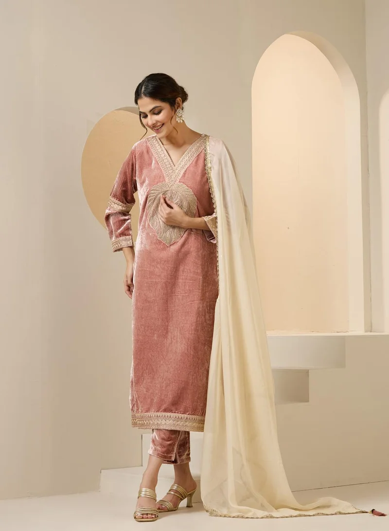 آي شين Women's Pink Velvet Embroidered Tunic Full Length Casual Straight Fit Kurta Set