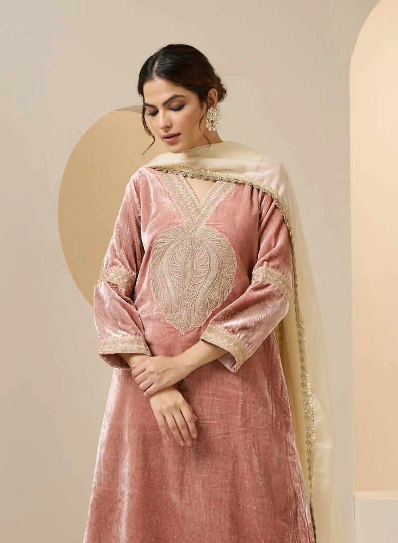 آي شين Women's Pink Velvet Embroidered Tunic Full Length Casual Straight Fit Kurta Set