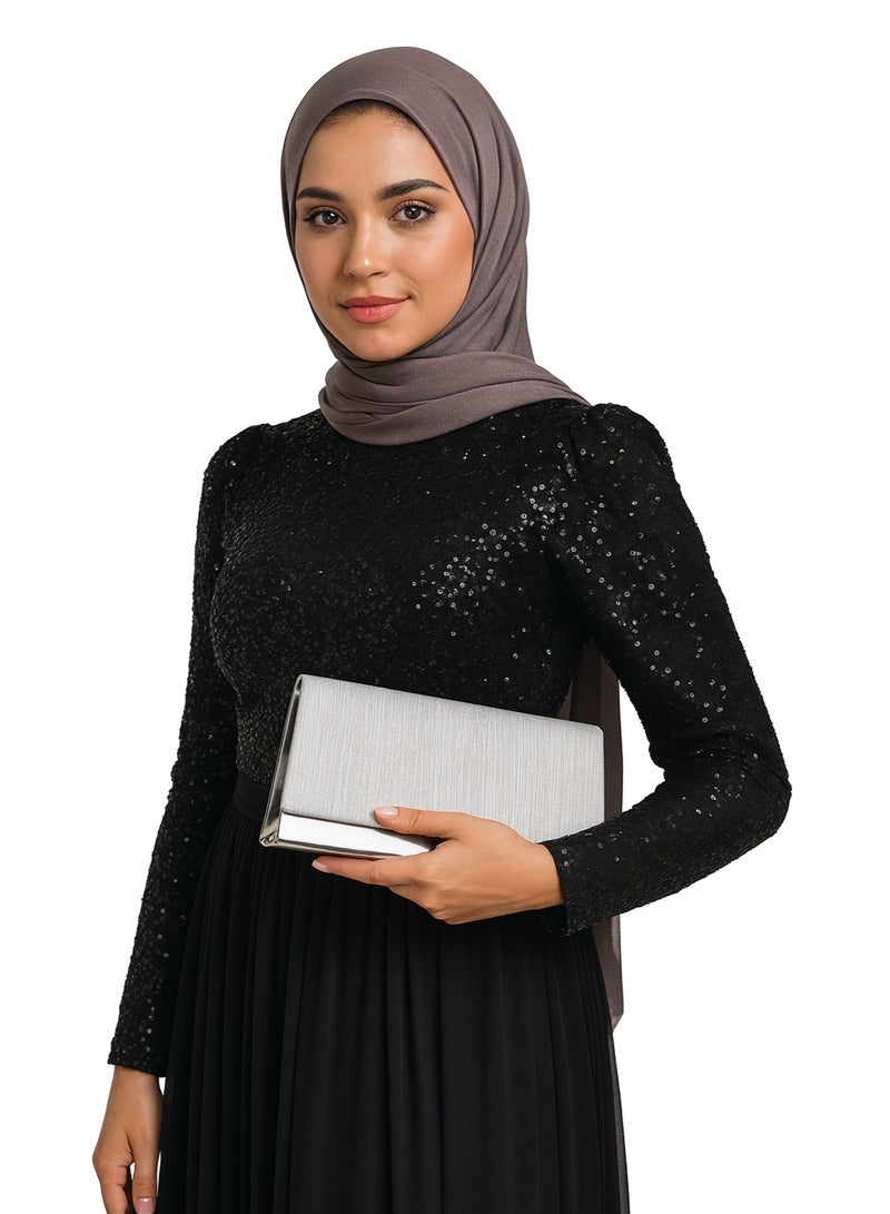 Elegant women's evening clutch bag with a gold-colored chain strap - Image 4