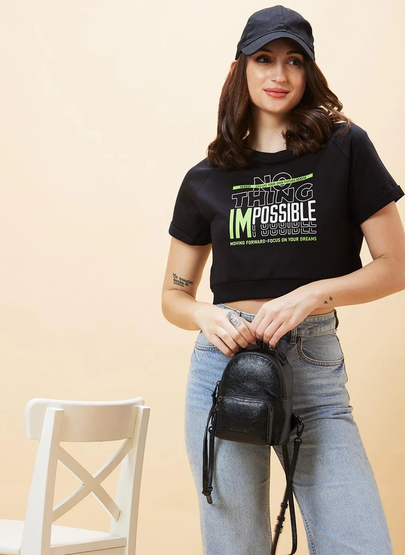 جلو باص بلوزة قصيرة قطن نسائية بطباعة جرافيك وأكمام راجلان من جلوبس