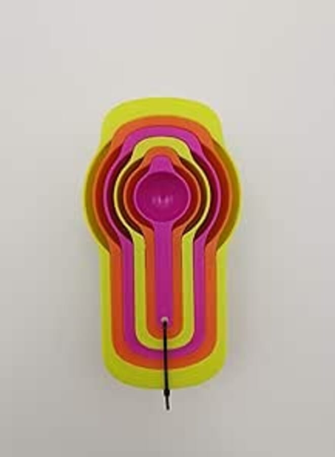 Spaceshoop A set of measuring spoons contains 6 spoons