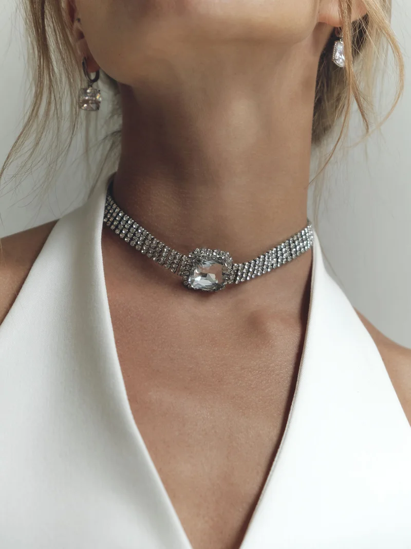 Rhinestone choker necklace with different sized rhinestones