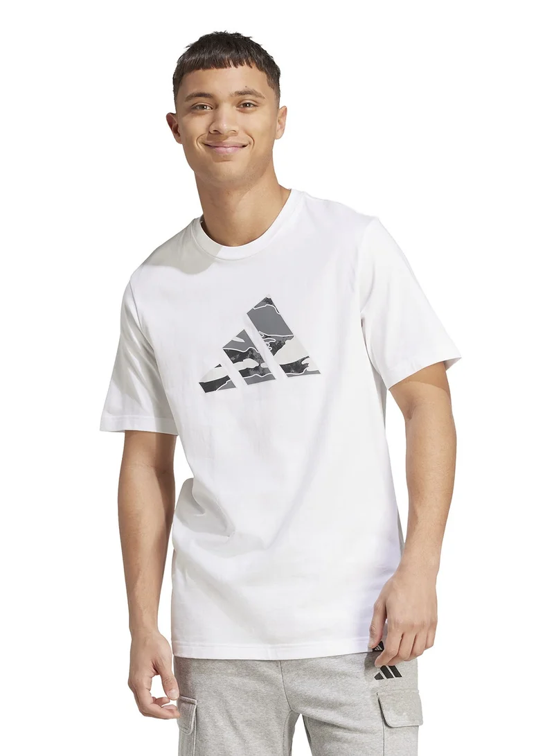 اديداس تيشيرت بشعار مموه