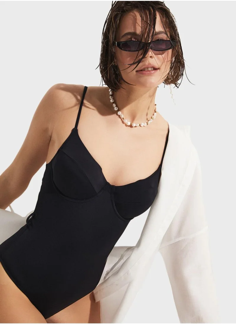 جون Strappy High Leg Swimsuit