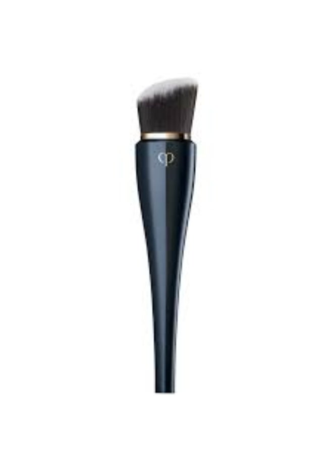 Cle De Peau Beaute Clé de Peau Beauté High Coverage Foundation Brush - Image 1