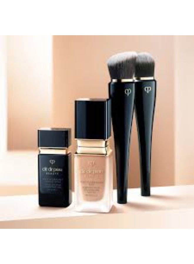 Cle De Peau Beaute Clé de Peau Beauté High Coverage Foundation Brush - Image 2