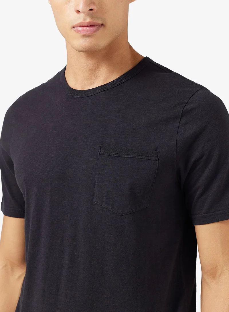 Skechers  Breeze Slub Pocket T-Shirt for Men | Best Price UAE