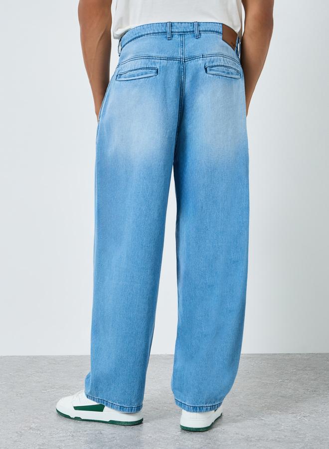 ستايلي جينز بأرجل واسع وتفاصيل مشطوفة - Image 4