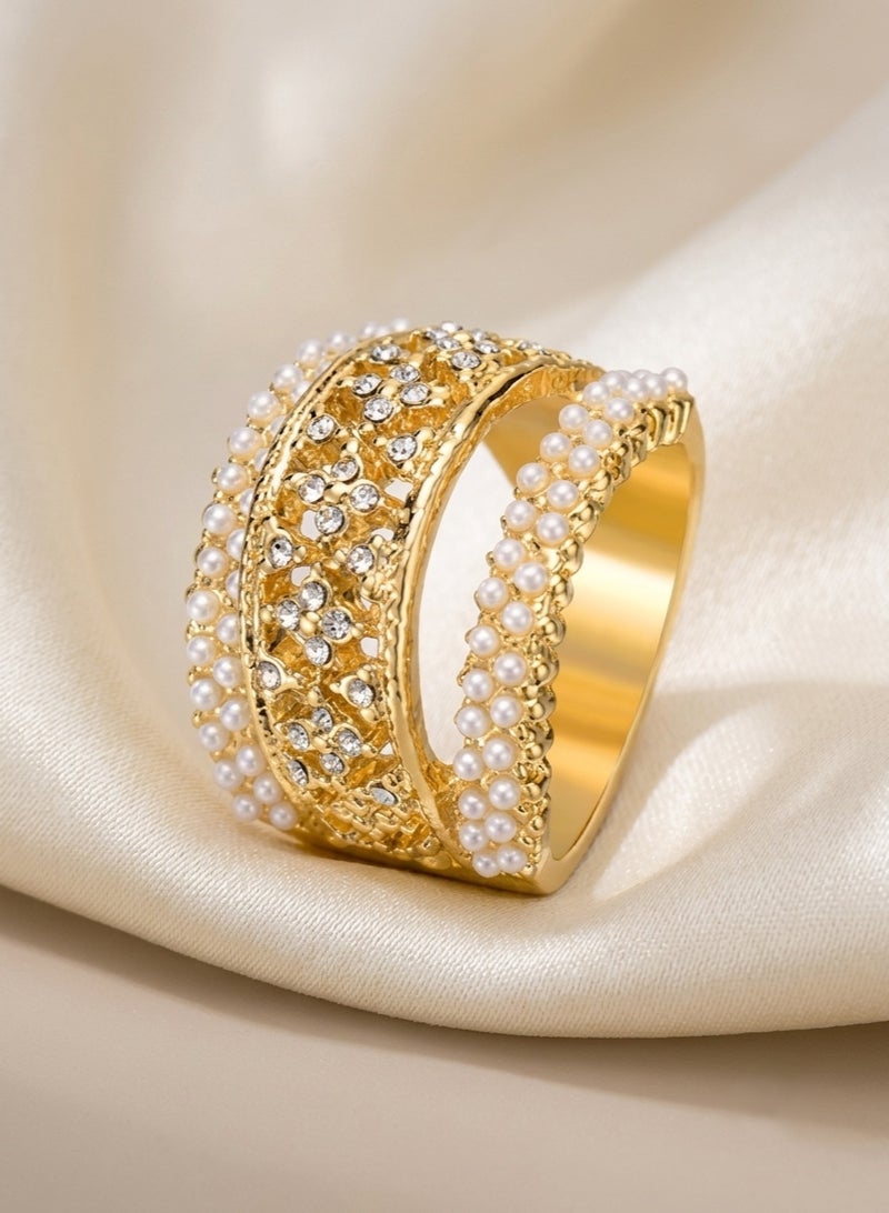 ROMAD A beautiful ring adorned with pearls and crystals—an elegant, modern piece of jewelry. - Image 3