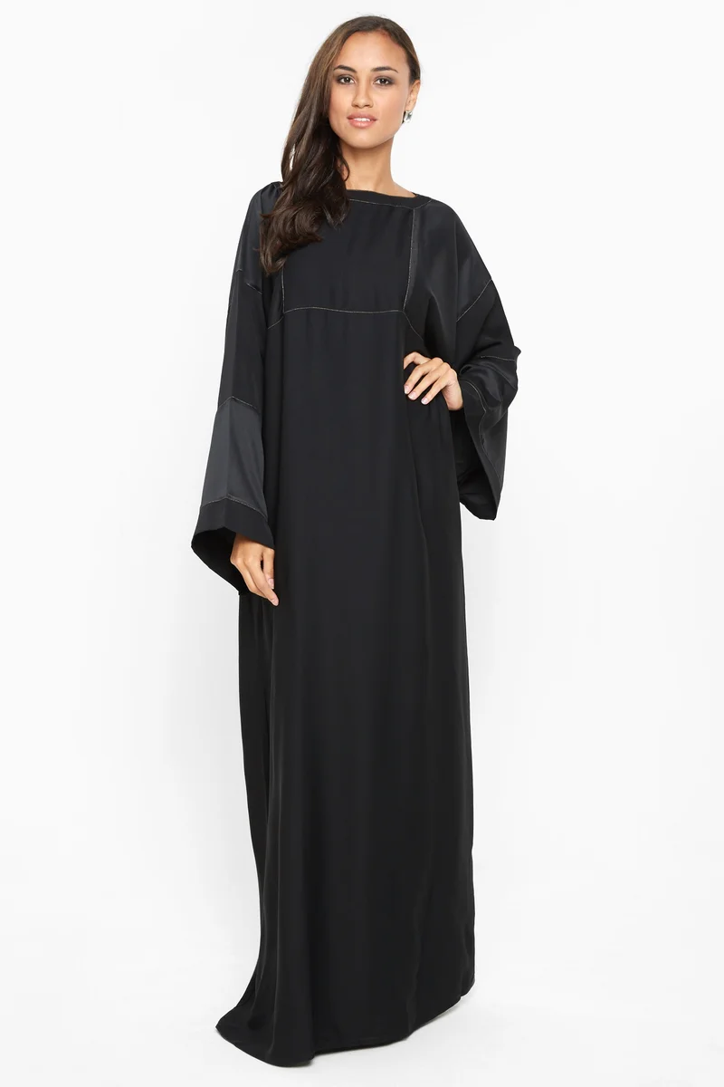 النخبة A simple abaya with satin square detailing with gold threaded lining -AJ582A