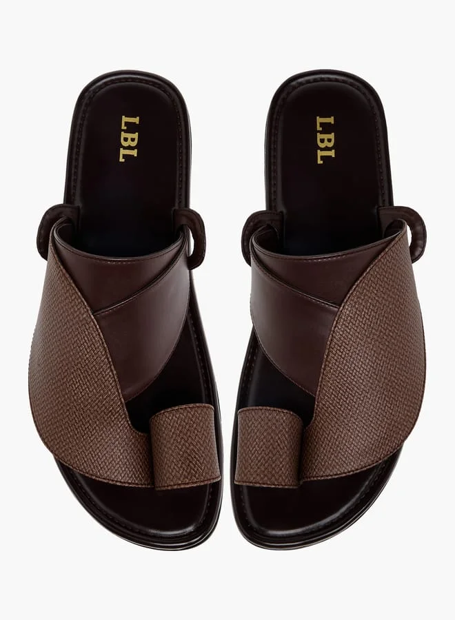 ال بي ال من شو اكسبرس صنادل رجالي بنعل مانع للانزلاق بتصميم عربي وحلقة إصبع