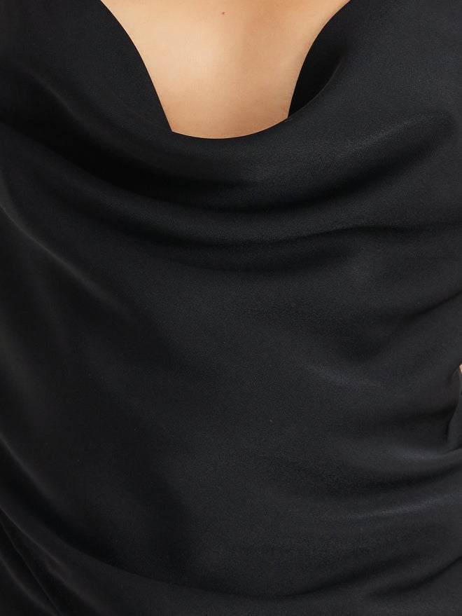 ستايلي بلوزة بياقة عالية وحمالات وحافة غير متماثلة - Image 3