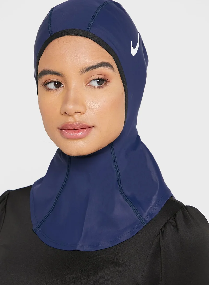 نايكي حجاب سباحة بشعار الماركة