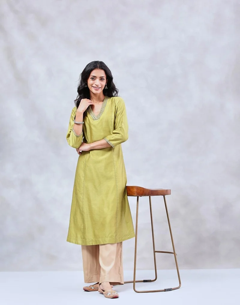 فاب انديا كرتا طويل قطن حرير مطرز يدويًا بقصة ضيقة