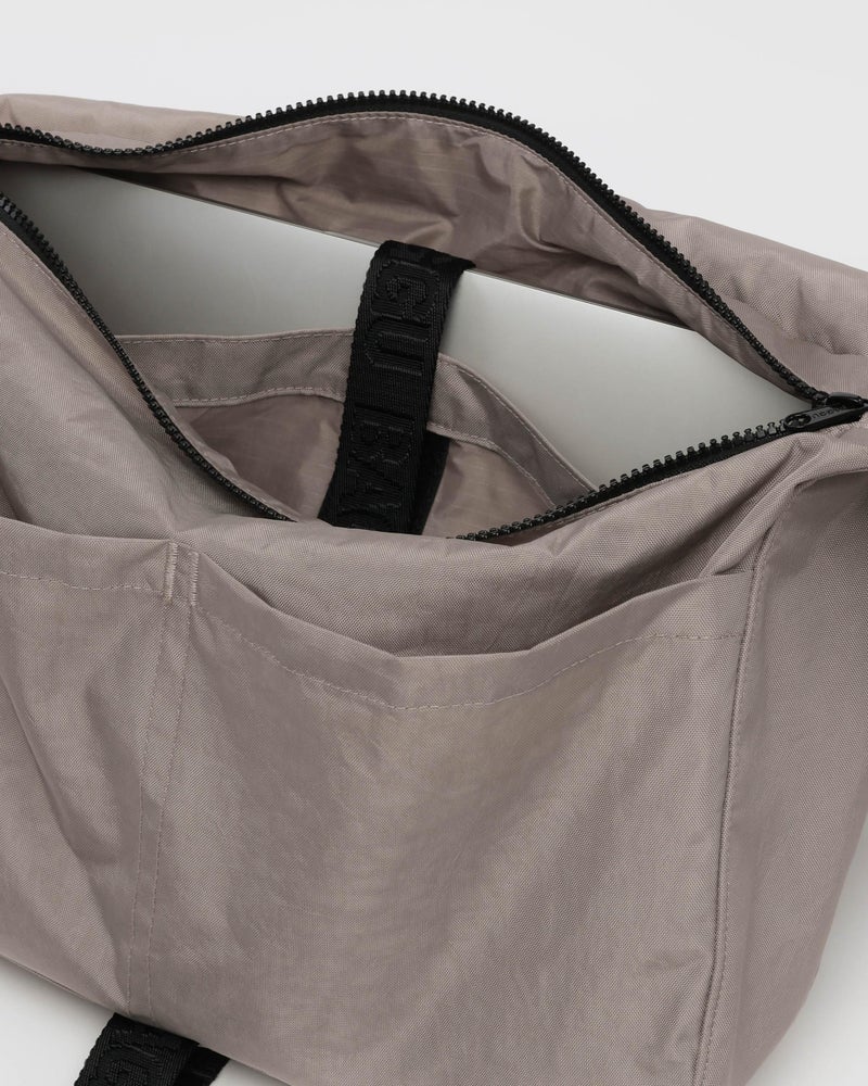 BAGGU Nylon Messenger Bag - Dove - Image 3