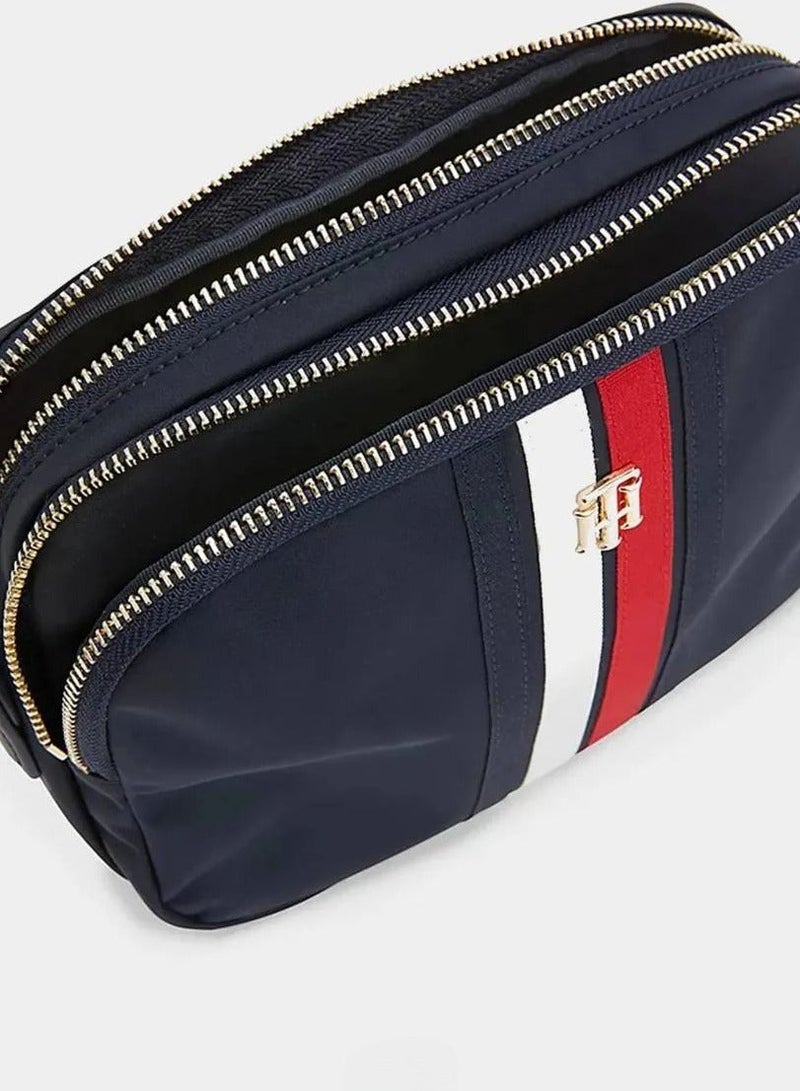 Tommy Hilfiger Denim حقيبة كروس  تومي هيلفيغر باللون الأزرق الداكن - Image 3