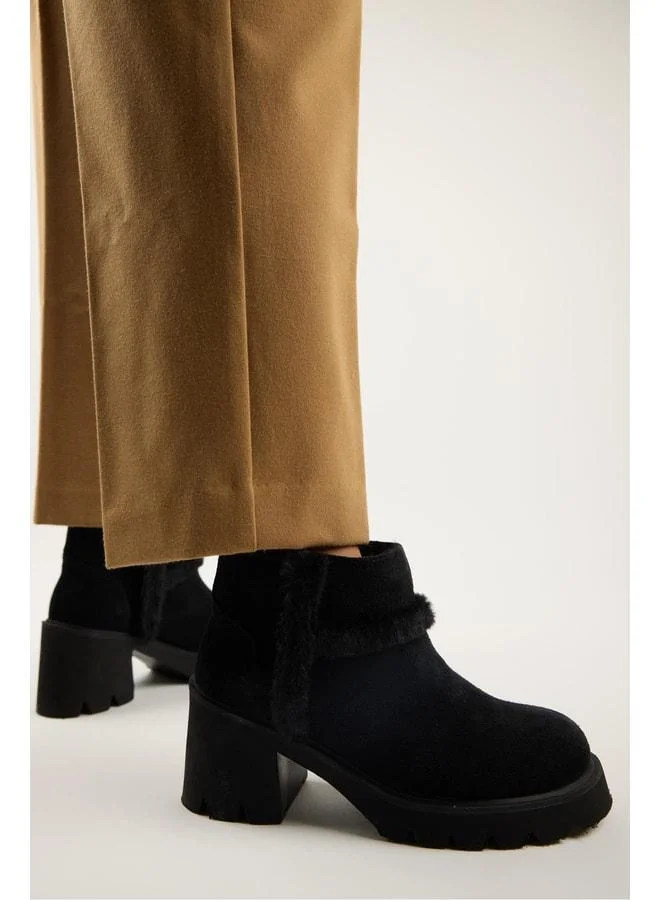 Zoe Women's Real Leather Fur Detailed Black Boot.
