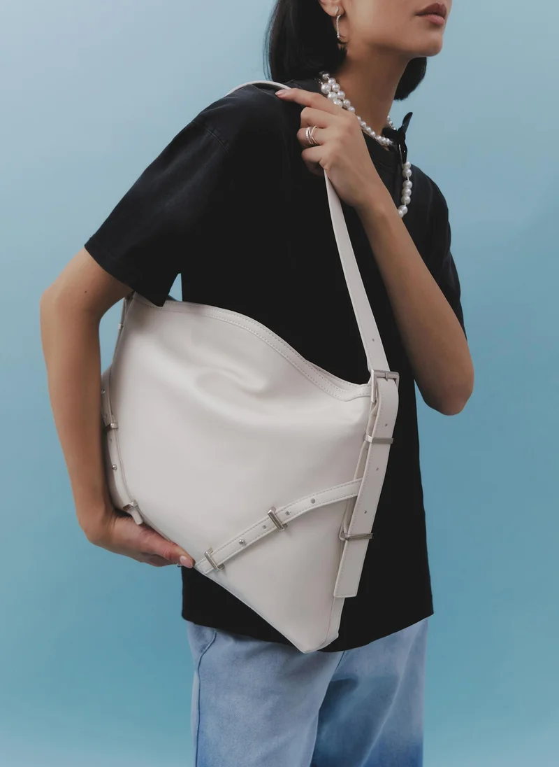 ليتشي حقيبة مستطيلة من الجلد البيئي تزدان بديكور معدني