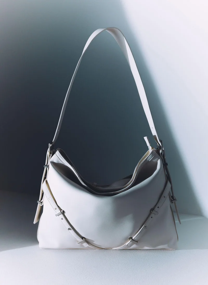 ليتشي حقيبة مستطيلة من الجلد البيئي تزدان بديكور معدني