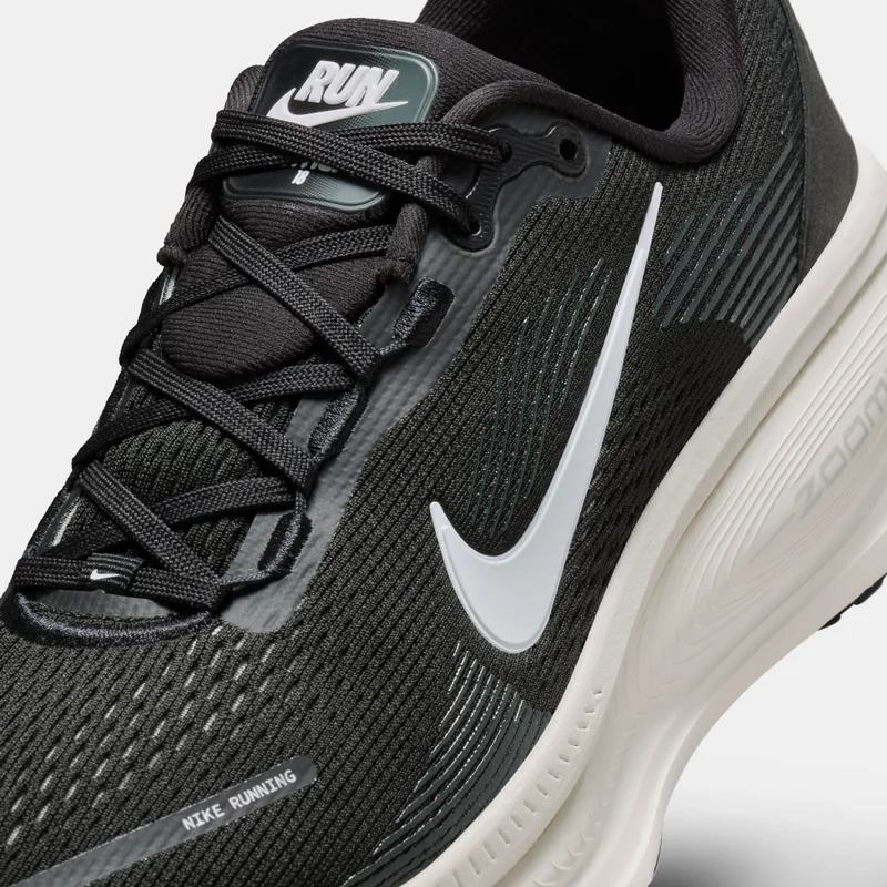 Nike Women's Vomero 18 Road Running Shoes