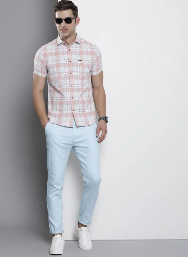 ذا انديان كراج كو Men Slim Fit Solid Mid-Rise Stretchable Chinos