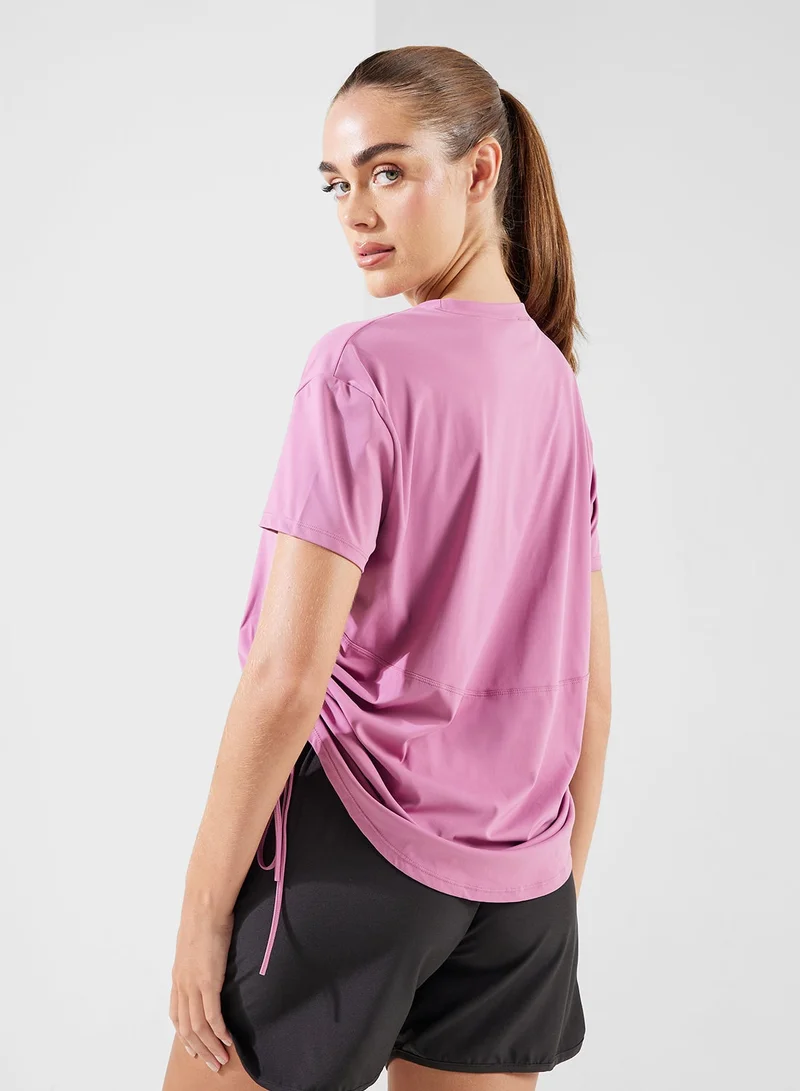 فورورد تيشيرت أداء بقصة مريحة وتفاصيل مكشكشة