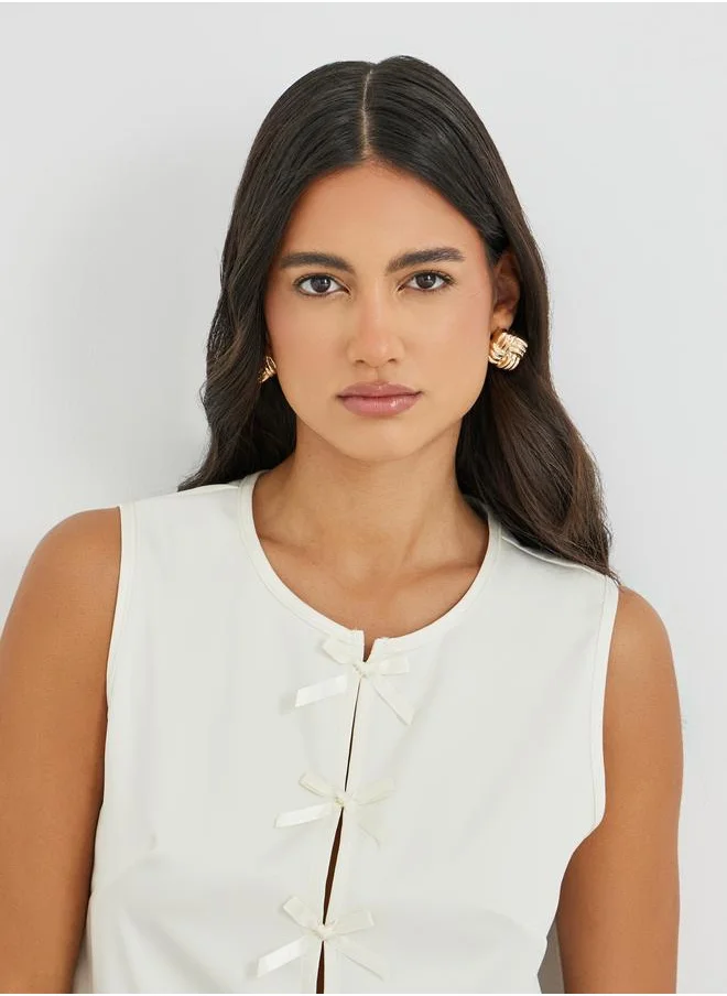 Styli Styli Bow Tie Front Slit Sleeveless Top