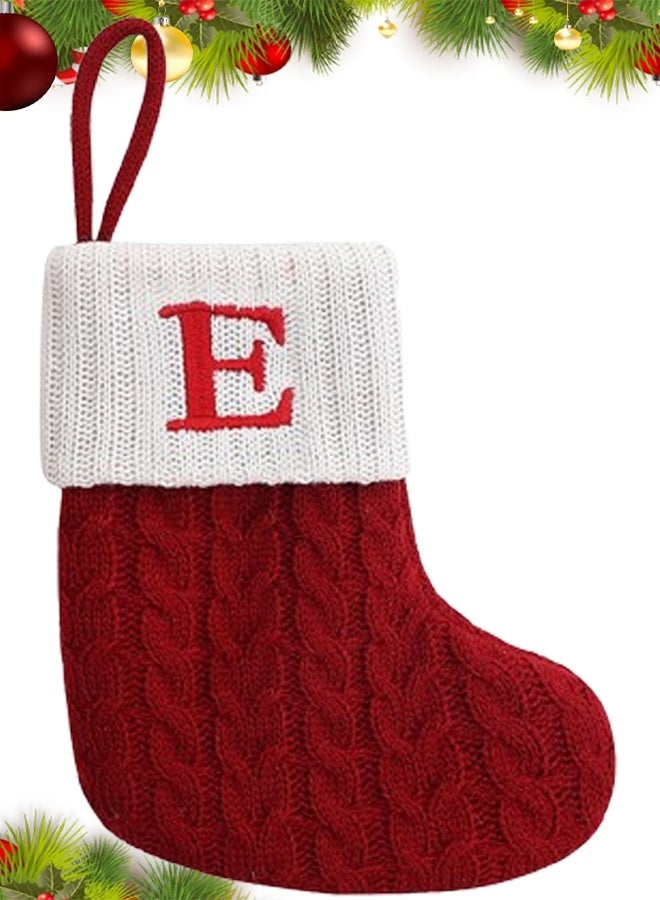 VUCATIN جوارب عيد الميلاد الصغيرة الحمراء المحبوكة، مطرزة بأحرف اسم العائلة، زينة معلقة على مدفأة عائلية، هدية مثالية لعيد الميلاد (و) - Image 1