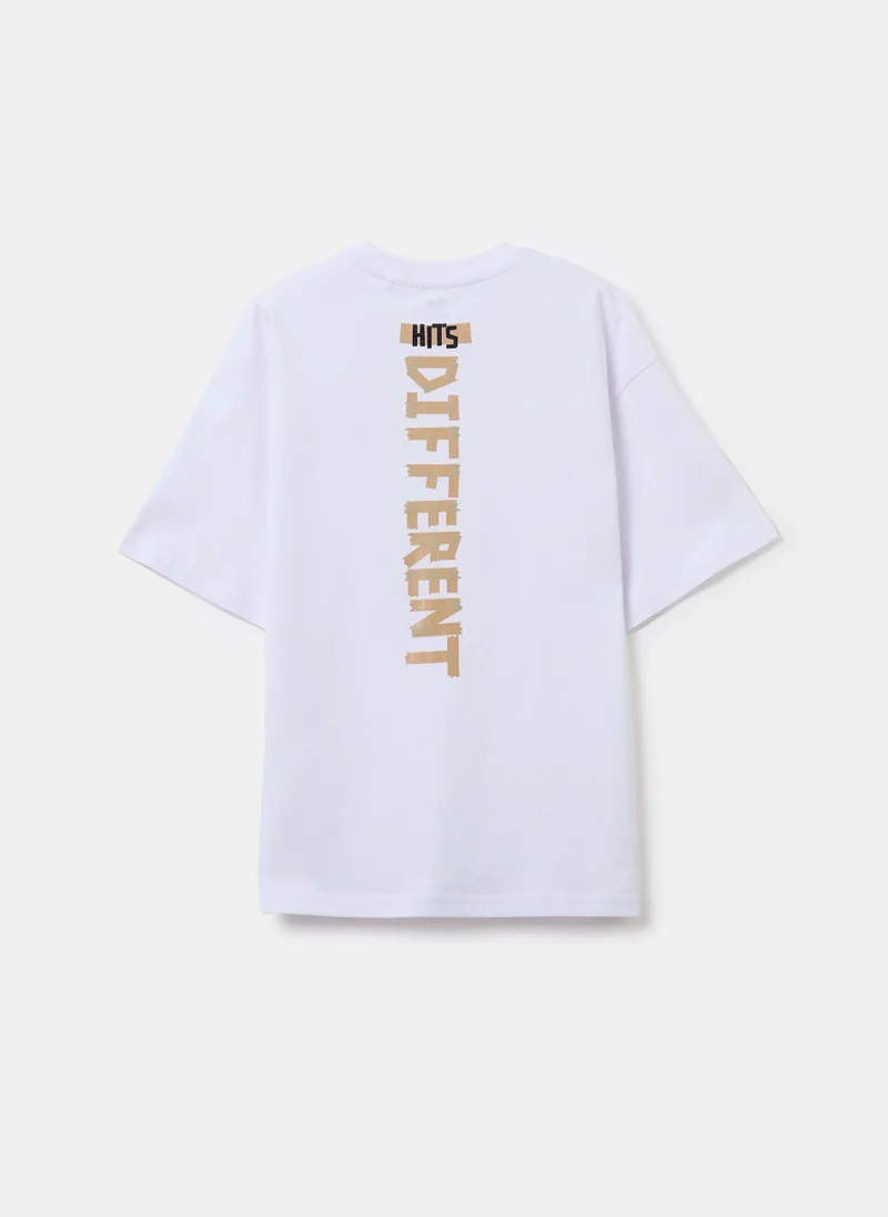 او في اس Crew-Neck T-Shirt With Printed Lettering