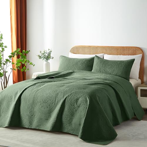 WURUIBO King/Cal King Quilt Set Olive Green,Ultrasonic Embossed Bedspread, Lightweight Microfiber Coverlet, Modern Thin Bedding Set for All Season, 3 Piece(1 Quilt,2 Pillow Shams) - Image 2
