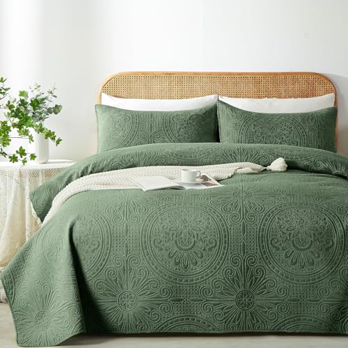 WURUIBO King/Cal King Quilt Set Olive Green,Ultrasonic Embossed Bedspread, Lightweight Microfiber Coverlet, Modern Thin Bedding Set for All Season, 3 Piece(1 Quilt,2 Pillow Shams) - Image 1