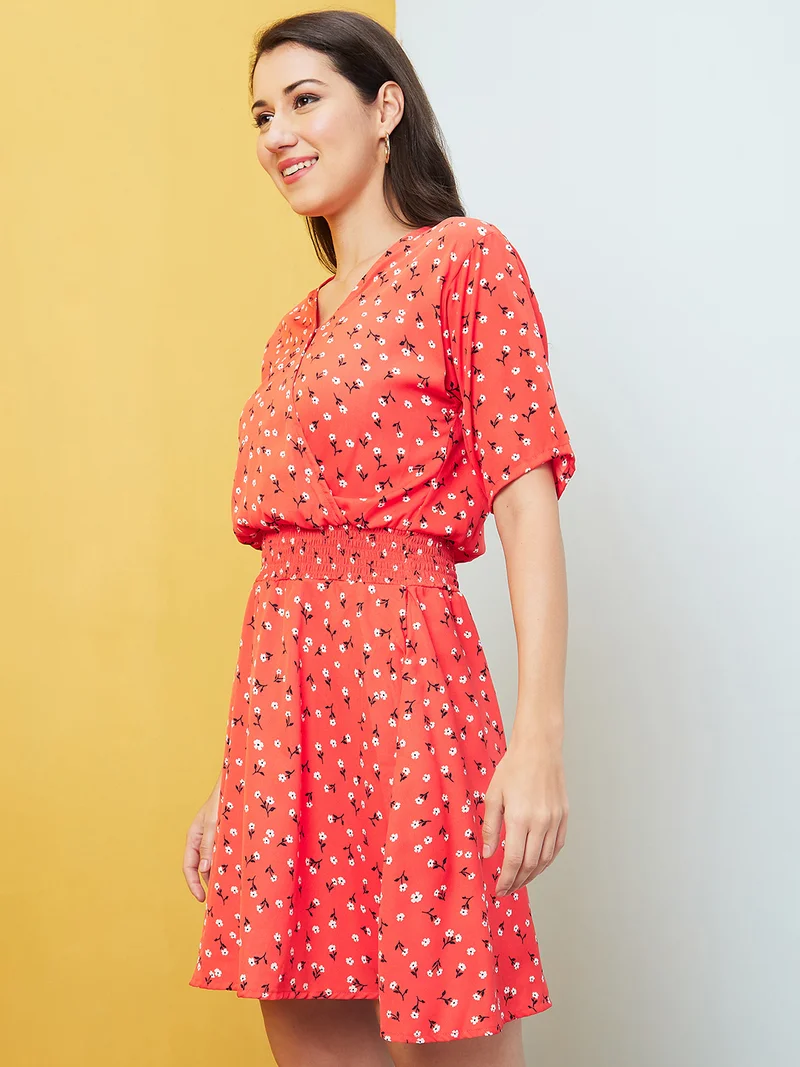 جلو باص فستان نسائي جلوبس أحمر بطبعة زهور بقصة واسعة