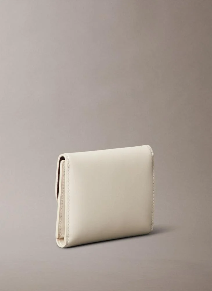 كالفن كلاين Causal Stone Lock Trifold Wallet