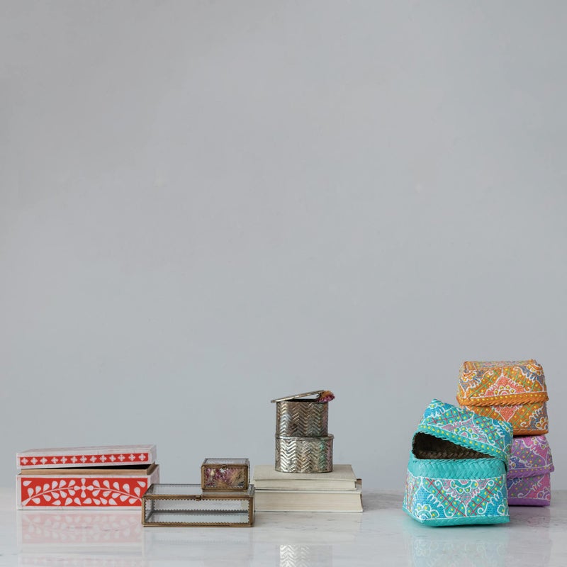 Creative Co-Op Brass and Glass Display Box with Scalloped Edges and Antique Finish, Brass Color - Image 3