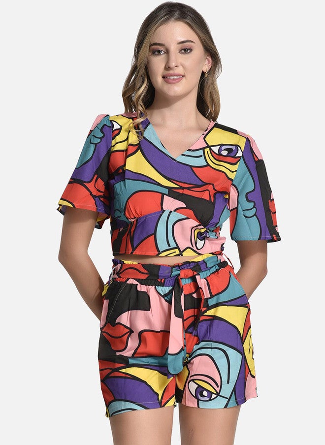 FIMS بلوزة نسائية مطبوعة على شكل حرف V مع شورتات - Image 1