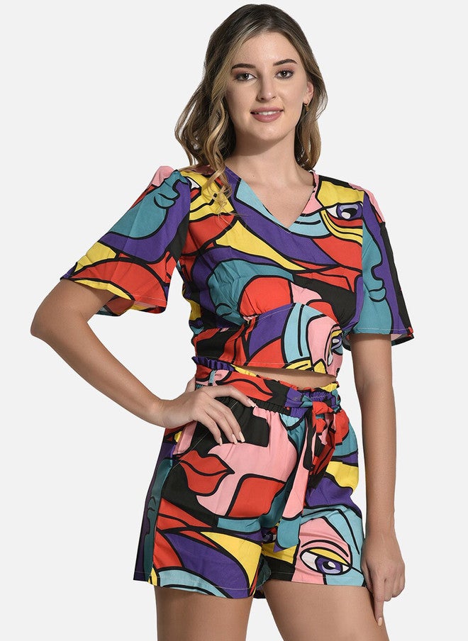 FIMS بلوزة نسائية مطبوعة على شكل حرف V مع شورتات - Image 3