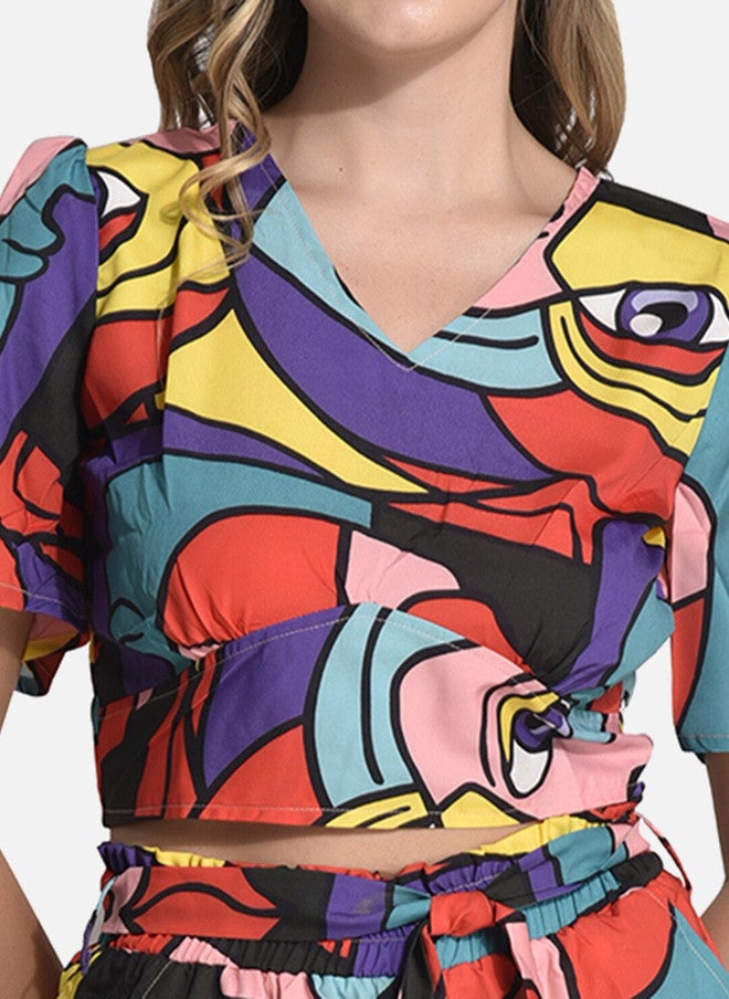 FIMS بلوزة نسائية مطبوعة على شكل حرف V مع شورتات - Image 2