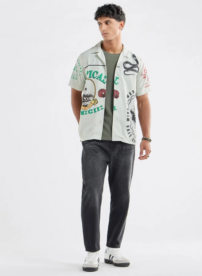 سبلاش فيڤ قميص بطبعات جرافيك وياقة كامب وأكمام قصيرة