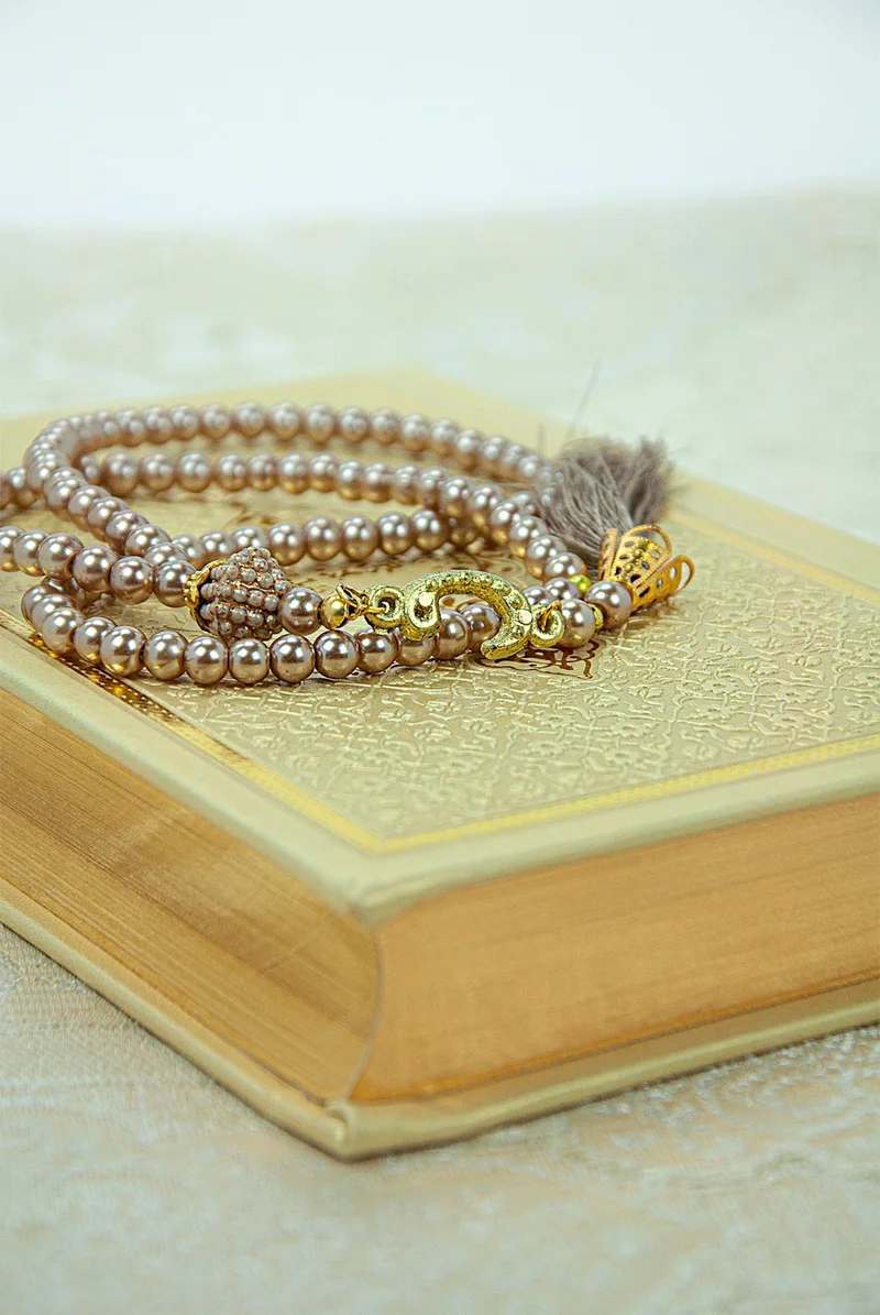 ايهفان Medina Calligraphy Quran and Dowry Prayer Rug Set Cream, Suitable for Ikhwan Bridal Package