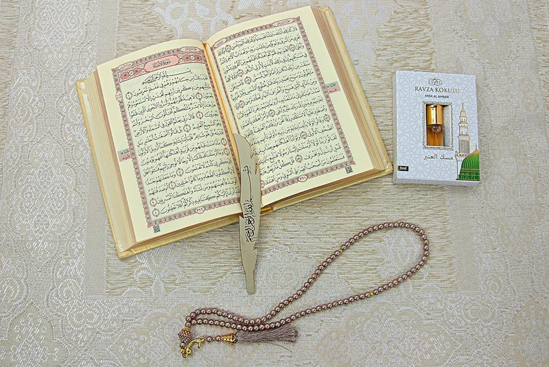 ايهفان Medina Calligraphy Quran and Dowry Prayer Rug Set Cream, Suitable for Ikhwan Bridal Package