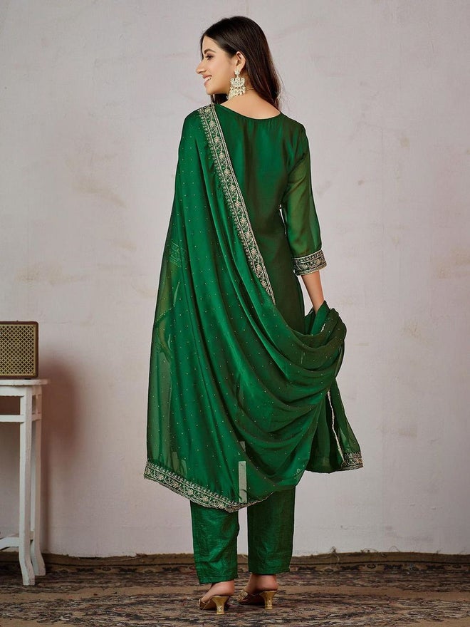 آي شين طقم كورتا حرير أخضر مع بنطلون ودوباتا من إيشين - Image 4