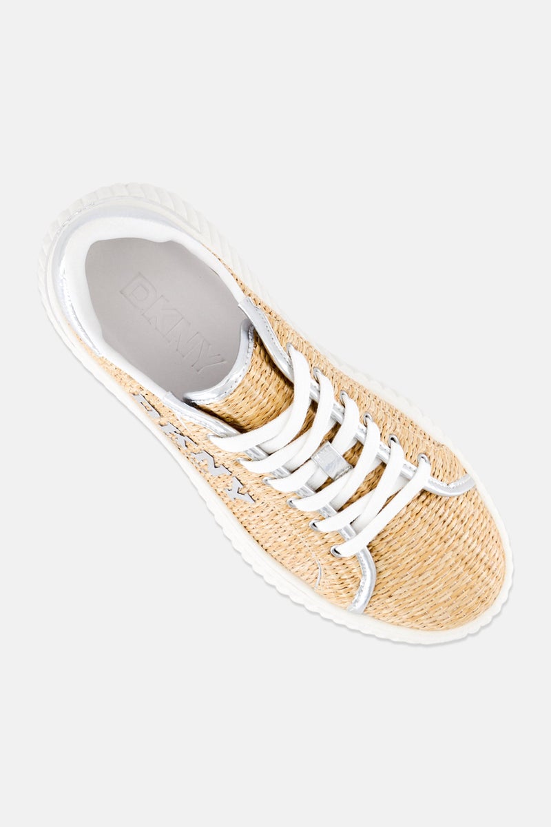 DKNY أحذية كاجوال نسائية ليون مزودة بأربطة، بيج - Image 4